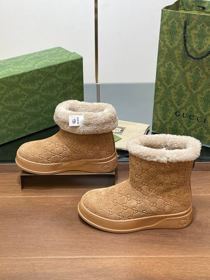 GUCCI SNOW BOOTS IN CIDER BROWN EMBOSSED SUEDE AND BEIGE WOOL LINING