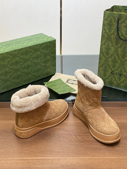 GUCCI SNOW BOOTS IN CIDER BROWN EMBOSSED SUEDE AND BEIGE WOOL LINING