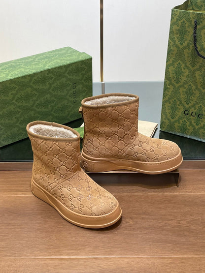 GUCCI U BOOTS IN CIDER BROWN EMBOSSED SUEDE AND BEIGE WOOL LINING