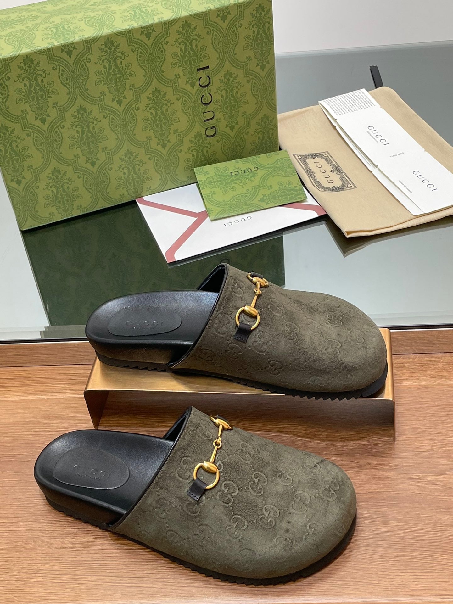 GUCCI HORSEBIT MULE IN KHAKI GREEN EMBOSSED SUEDE AND SHEEPSKIN LINING