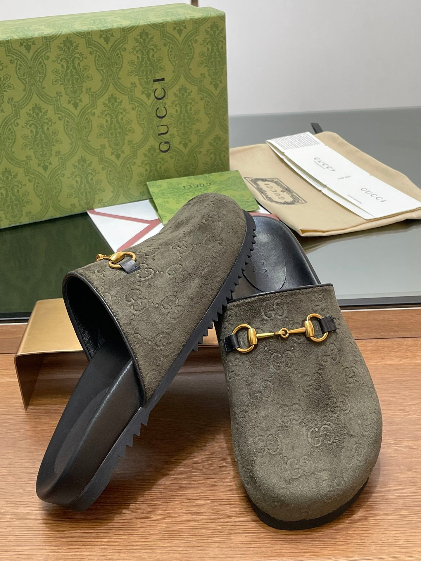 GUCCI HORSEBIT MULE IN KHAKI GREEN EMBOSSED SUEDE AND SHEEPSKIN LINING