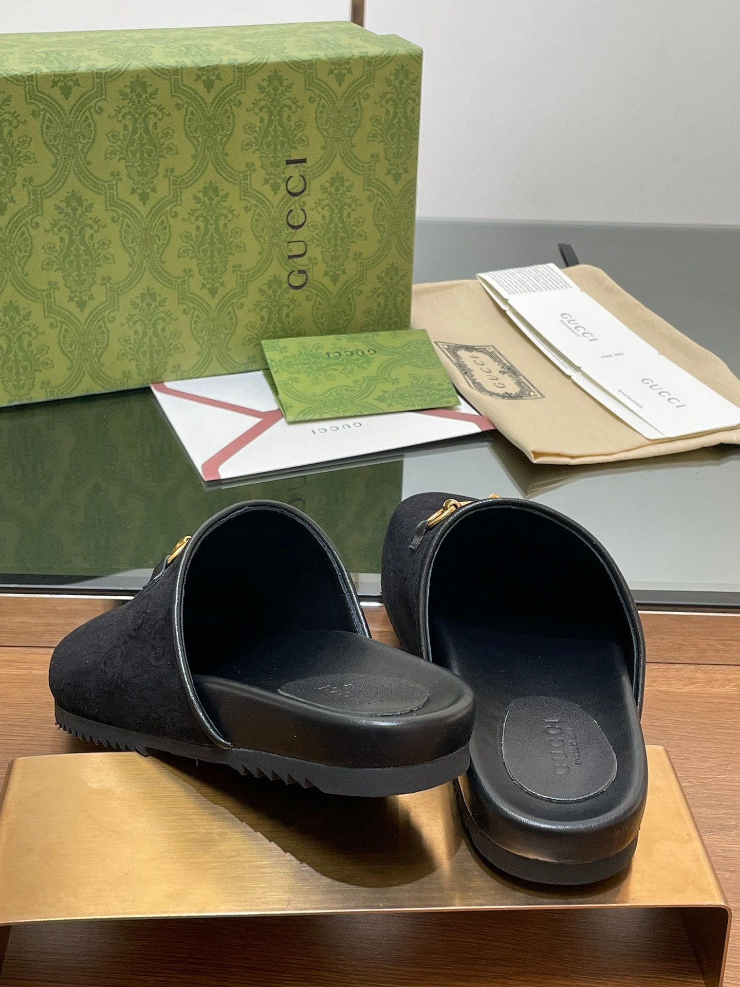 GUCCI HORSEBIT MULE IN BLACK EMBOSSED SUEDE AND SHEEPSKIN LINING