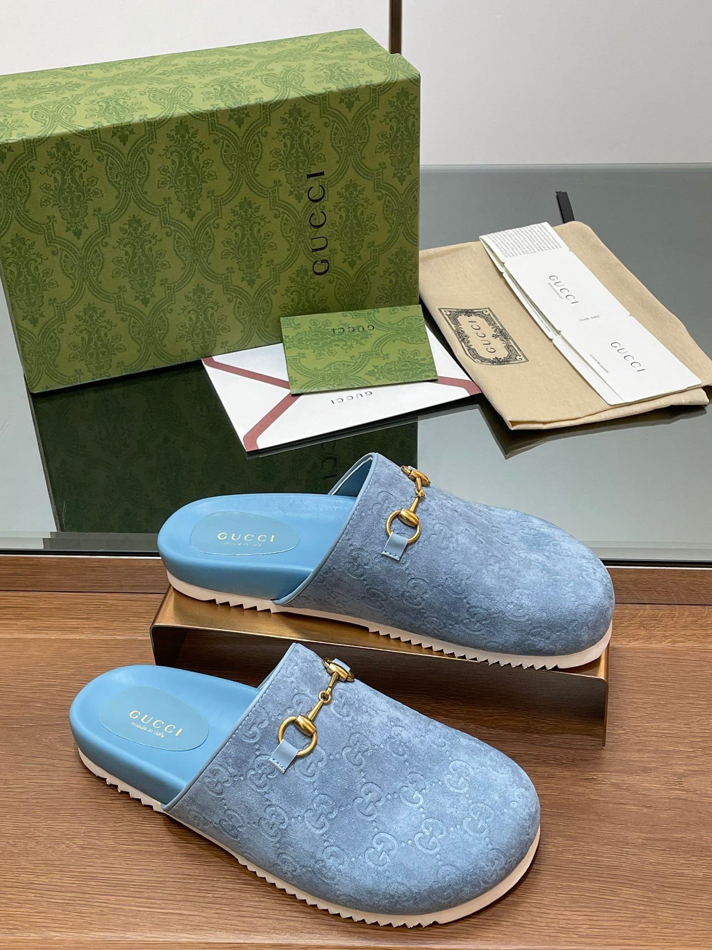 GUCCI HORSEBIT MULE IN LIGHT BLUE EMBOSSED SUEDE AND SHEEPSKIN LINING