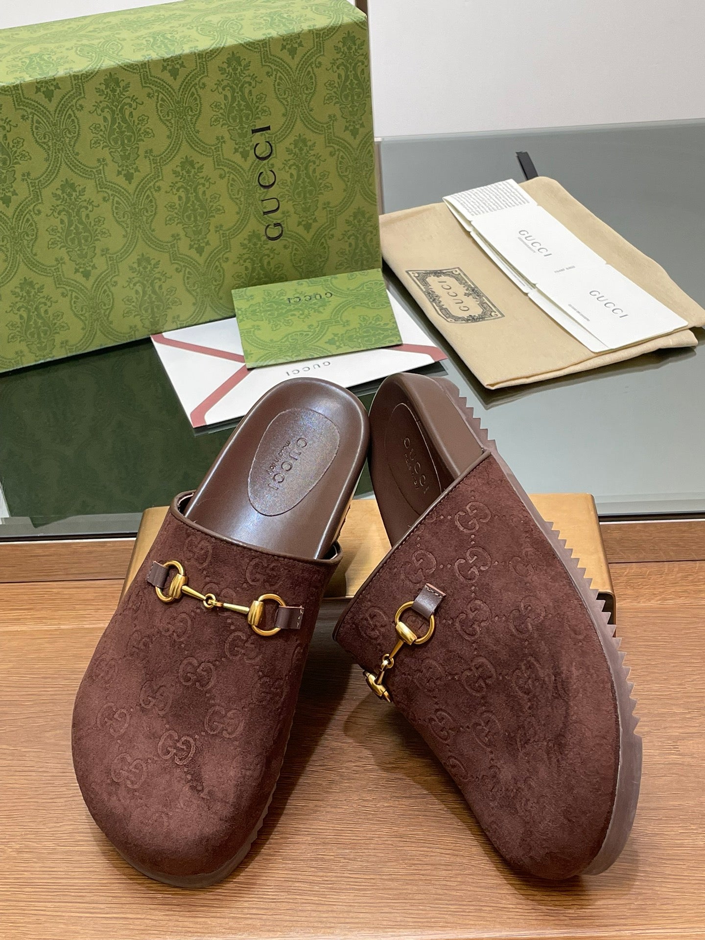 GUCCI HORSEBIT MULE IN CHOCOLATE BROWN EMBOSSED SUEDE AND SHEEPSKIN LINING