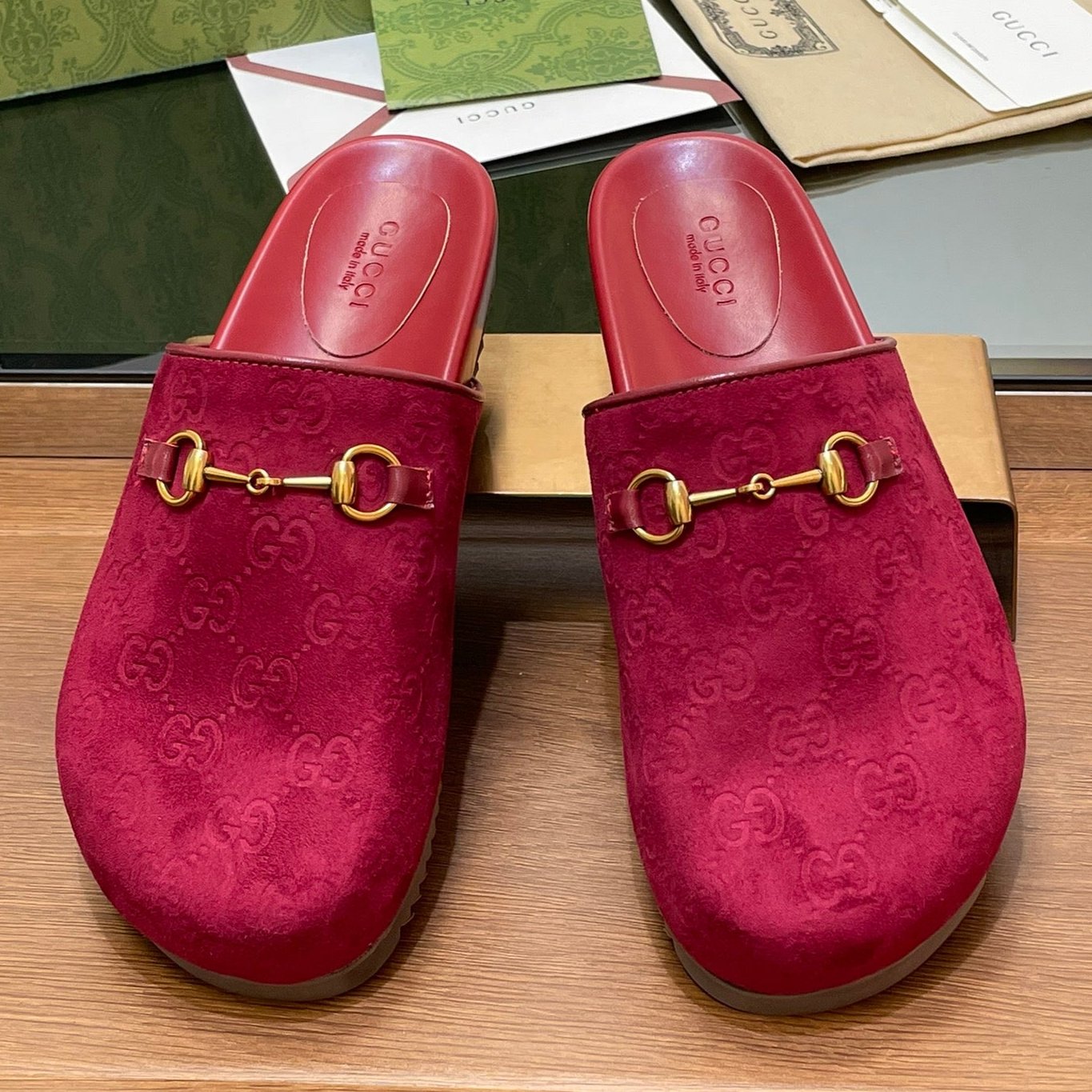 GUCCI HORSEBIT MULE IN RED PINK EMBOSSED SUEDE AND SHEEPSKIN LINING