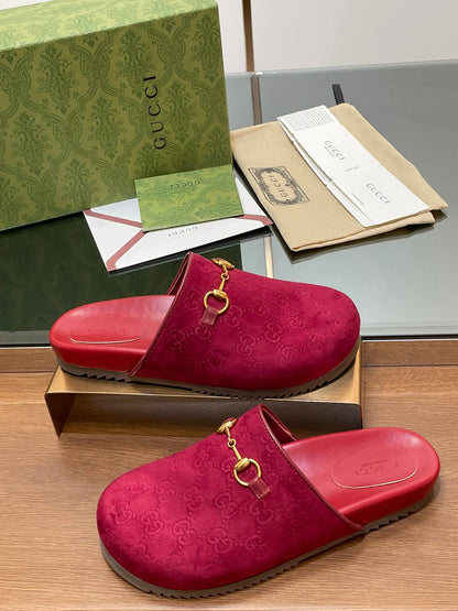 GUCCI HORSEBIT MULE IN RED PINK EMBOSSED SUEDE AND SHEEPSKIN LINING
