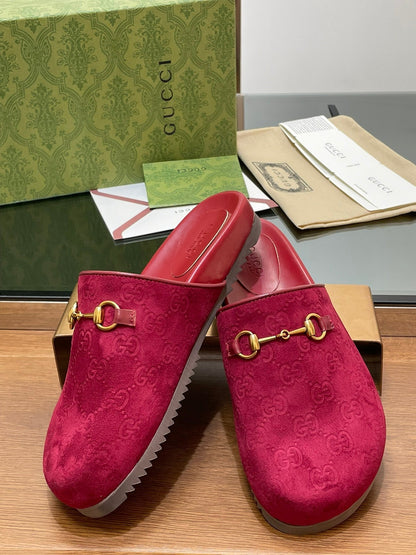 GUCCI HORSEBIT MULE IN RED PINK EMBOSSED SUEDE AND SHEEPSKIN LINING