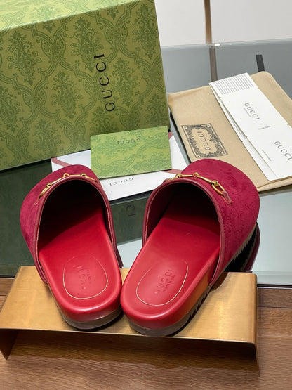 GUCCI HORSEBIT MULE IN RED PINK EMBOSSED SUEDE AND SHEEPSKIN LINING