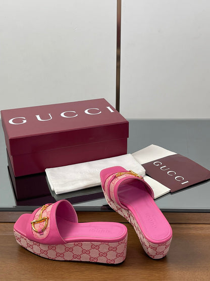 GUCCI HIGH 6.3 CM WEDGE SANDALS IN PINK CALFSKIN AND FABRIC