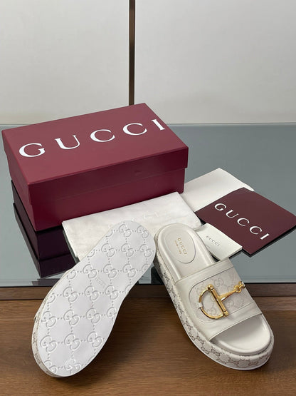 GUCCI HIGH 5.5 CM WEDGE SANDALS IN CREAM WHITE CALFSKIN AND FABRIC