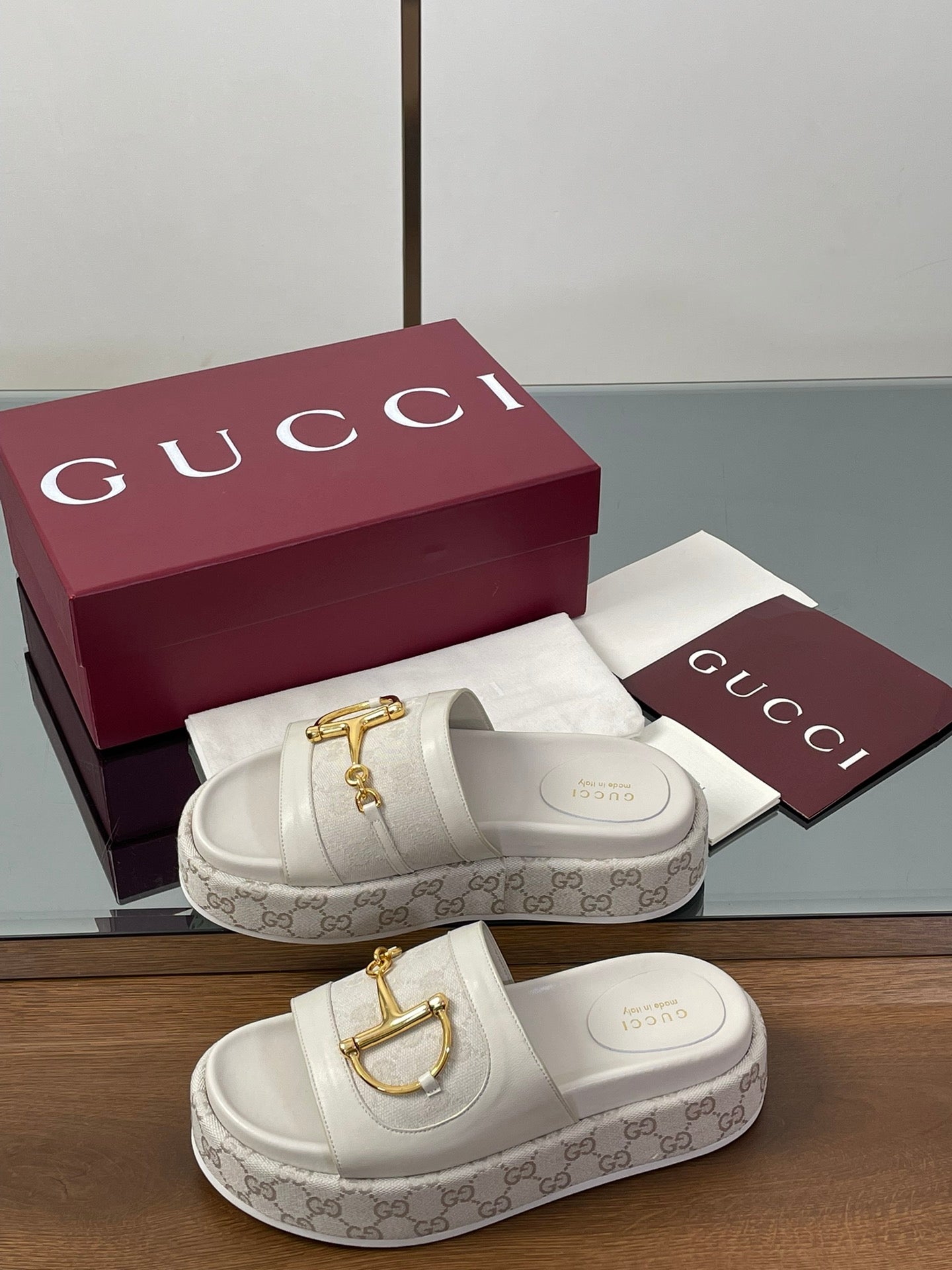GUCCI HIGH 5.5 CM WEDGE SANDALS IN CREAM WHITE CALFSKIN AND FABRIC