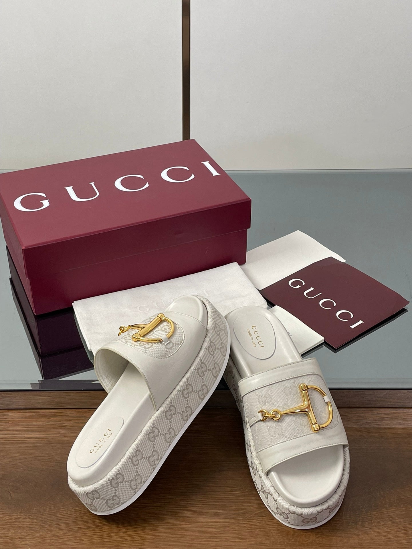GUCCI HIGH 5.5 CM WEDGE SANDALS IN CREAM WHITE CALFSKIN AND FABRIC