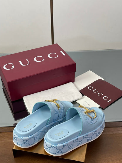 GUCCI HIGH 5.5 CM WEDGE SANDALS IN BLUE CALFSKIN AND FABRIC