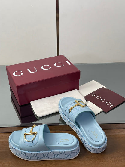 GUCCI HIGH 5.5 CM WEDGE SANDALS IN BLUE CALFSKIN AND FABRIC