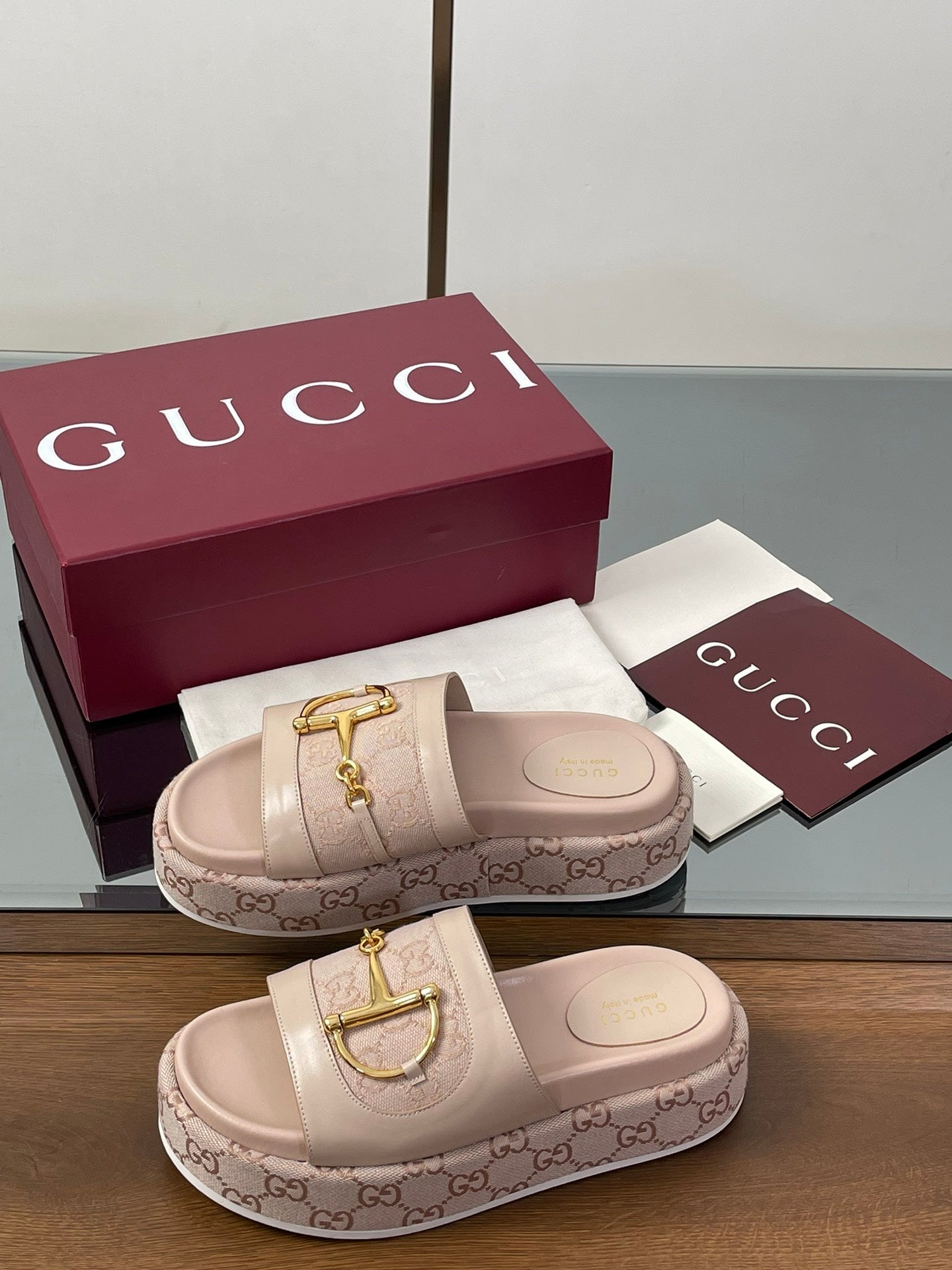 GUCCI HIGH 5.5 CM WEDGE SANDALS IN LIGHT PINK CALFSKIN AND FABRIC