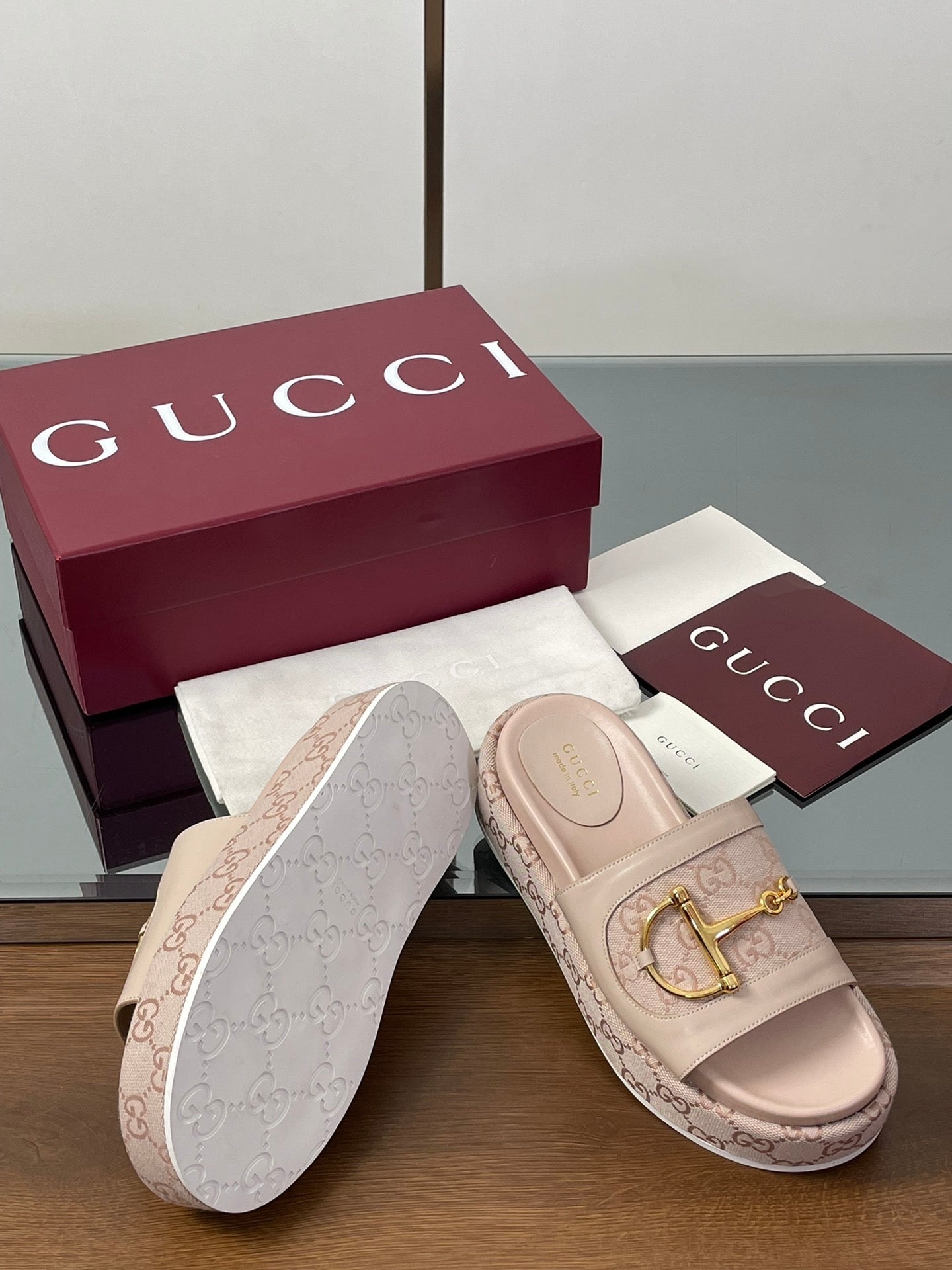 GUCCI HIGH 5.5 CM WEDGE SANDALS IN LIGHT PINK CALFSKIN AND FABRIC
