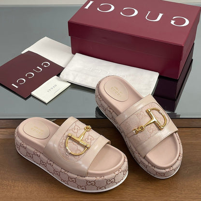GUCCI HIGH 5.5 CM WEDGE SANDALS IN LIGHT PINK CALFSKIN AND FABRIC