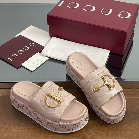 GUCCI HIGH 5.5 CM WEDGE SANDALS IN LIGHT PINK CALFSKIN AND FABRIC
