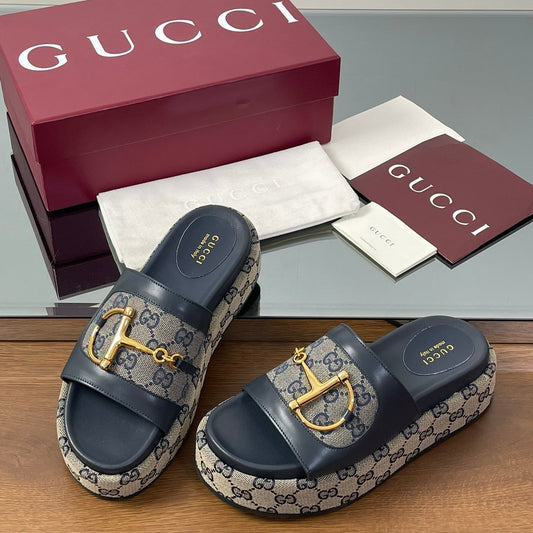 GUCCI HIGH 5.5 CM WEDGE SANDALS IN BLACK AND BEIGE CALFSKIN AND FABRIC