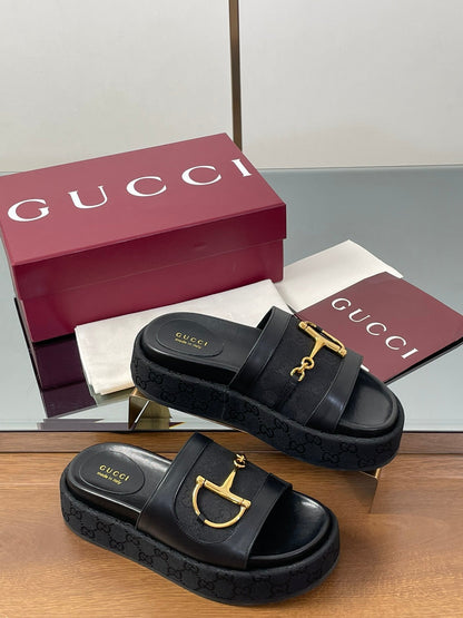 GUCCI HIGH 5.5 CM WEDGE SANDALS IN BLACK CALFSKIN AND FABRIC