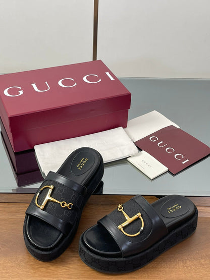 GUCCI HIGH 5.5 CM WEDGE SANDALS IN BLACK CALFSKIN AND FABRIC