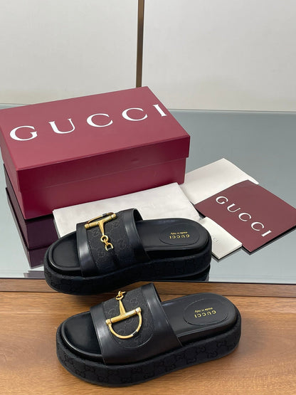 GUCCI HIGH 5.5 CM WEDGE SANDALS IN BLACK CALFSKIN AND FABRIC