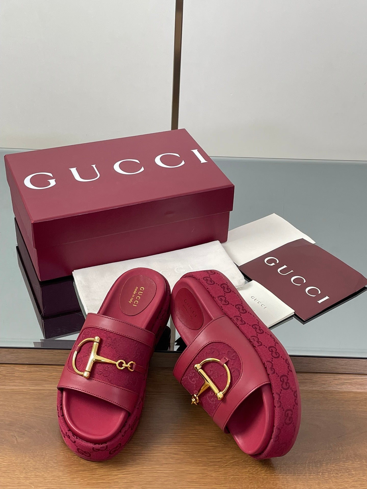 GUCCI HIGH 5.5 CM WEDGE SANDALS IN RED CALFSKIN AND FABRIC
