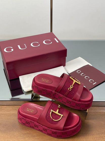 GUCCI HIGH 5.5 CM WEDGE SANDALS IN RED CALFSKIN AND FABRIC