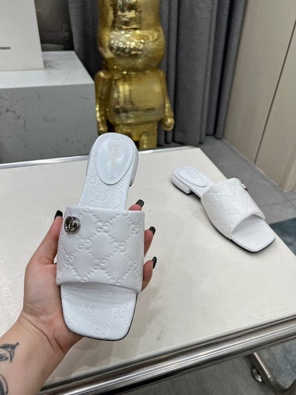 GUCCI CASUAL SLIPPERS IN WHITE CALFSKIN LOGO EMBOSSING