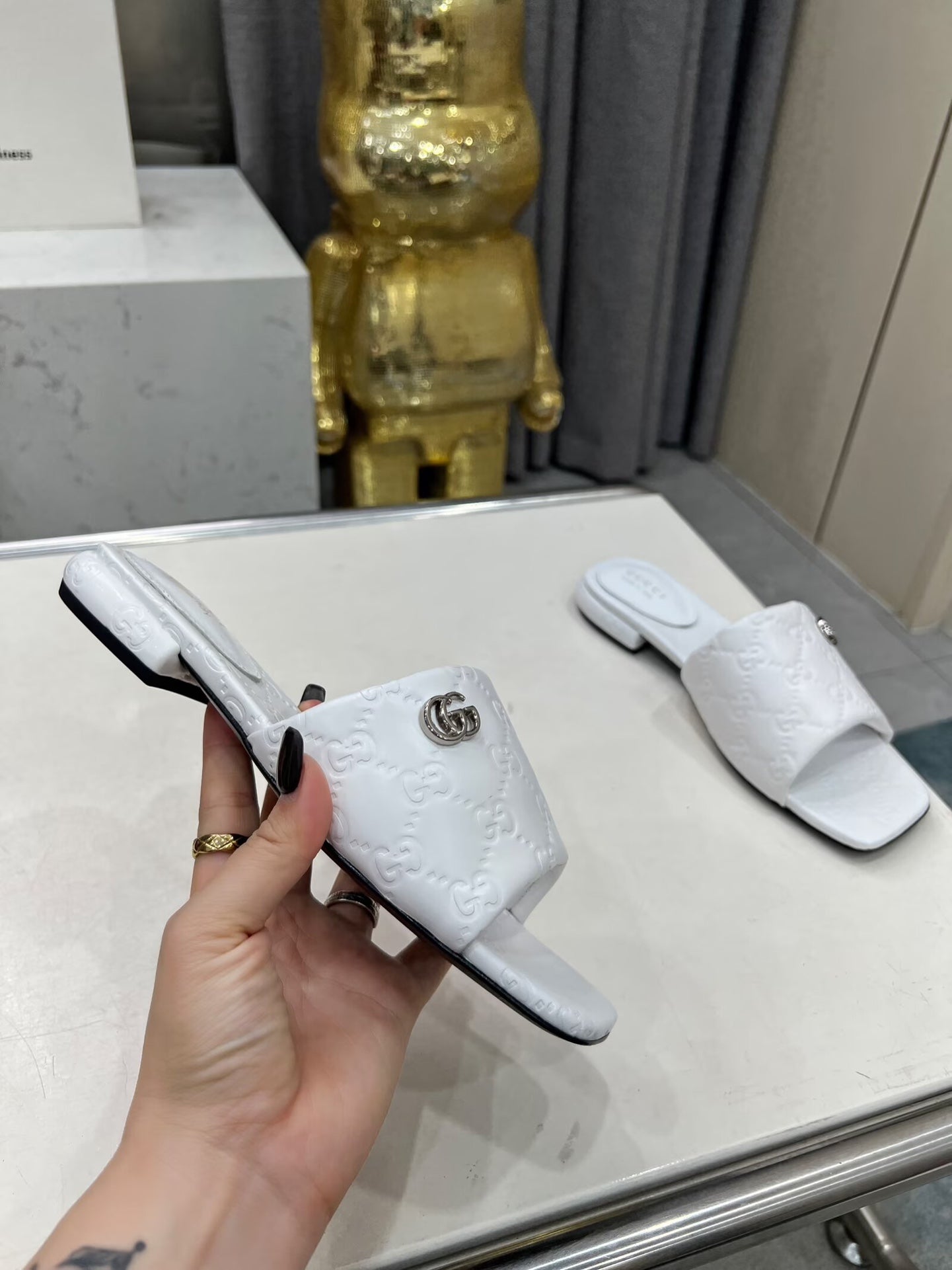 GUCCI CASUAL SLIPPERS IN WHITE CALFSKIN LOGO EMBOSSING