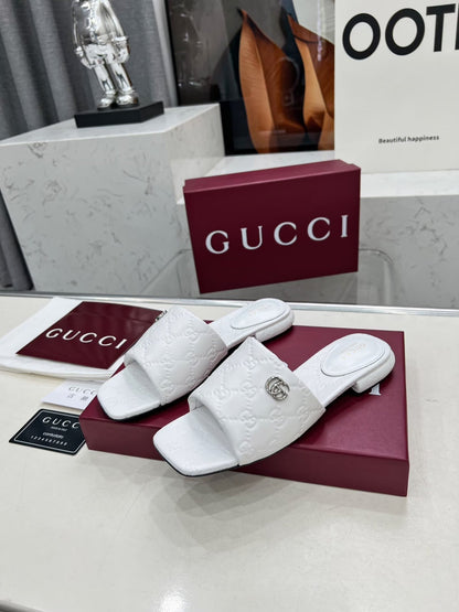 GUCCI CASUAL SLIPPERS IN WHITE CALFSKIN LOGO EMBOSSING