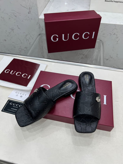 GUCCI CASUAL SLIPPERS IN BLACK CALFSKIN LOGO EMBOSSING