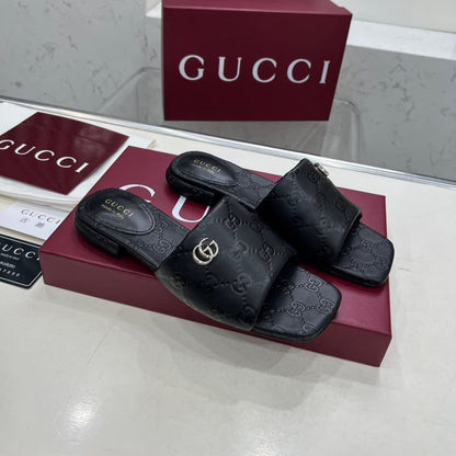 GUCCI CASUAL SLIPPERS IN BLACK CALFSKIN LOGO EMBOSSING
