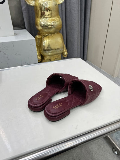 GUCCI CASUAL SLIPPERS IN BURGUNDY RED CALFSKIN LOGO EMBOSSING