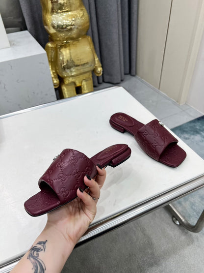 GUCCI CASUAL SLIPPERS IN BURGUNDY RED CALFSKIN LOGO EMBOSSING