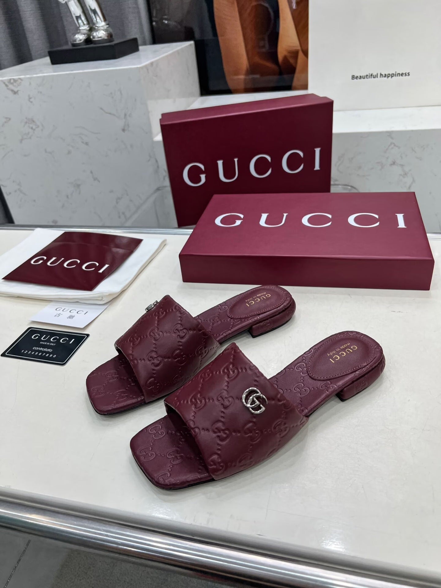 GUCCI CASUAL SLIPPERS IN BURGUNDY RED CALFSKIN LOGO EMBOSSING