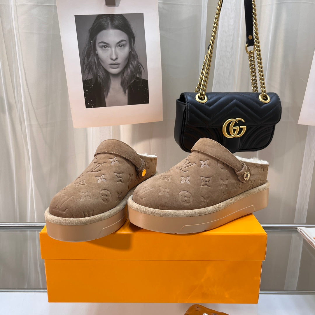 LOUIS VUITTON LV WOMEN'S COSY FLAT COMFORT CLOGS IN ASH BROWN MONOGRAM SUEDE