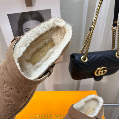 LOUIS VUITTON LV WOMEN'S COSY FLAT COMFORT CLOGS IN ASH BROWN MONOGRAM SUEDE