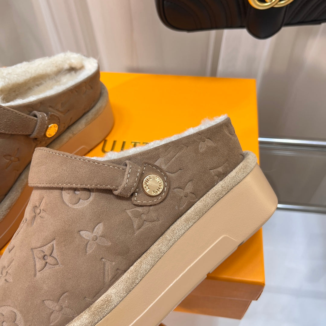 LOUIS VUITTON LV WOMEN'S COSY FLAT COMFORT CLOGS IN ASH BROWN MONOGRAM SUEDE