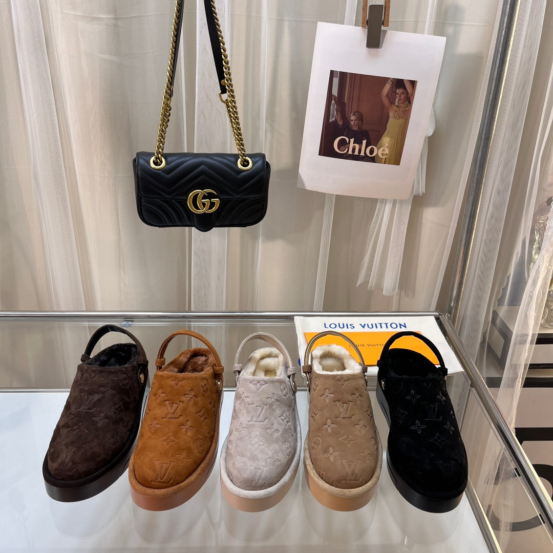 LOUIS VUITTON LV WOMEN'S COSY FLAT COMFORT CLOGS IN BEIGE MONOGRAM SUEDE