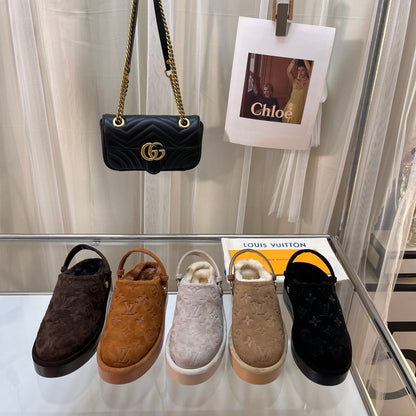 LOUIS VUITTON LV WOMEN'S COSY FLAT COMFORT CLOGS IN BEIGE MONOGRAM SUEDE