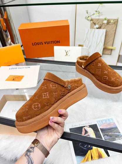 LOUIS VUITTON LV WOMEN'S COSY FLAT COMFORT CLOGS IN RUSSET BROWN MONOGRAM SUEDE