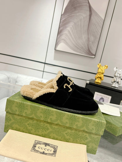 GUCCI HORSEBIT MULE IN BLACK SUEDE AND FLEECE LINING