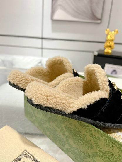 GUCCI HORSEBIT MULE IN BLACK SUEDE AND FLEECE LINING