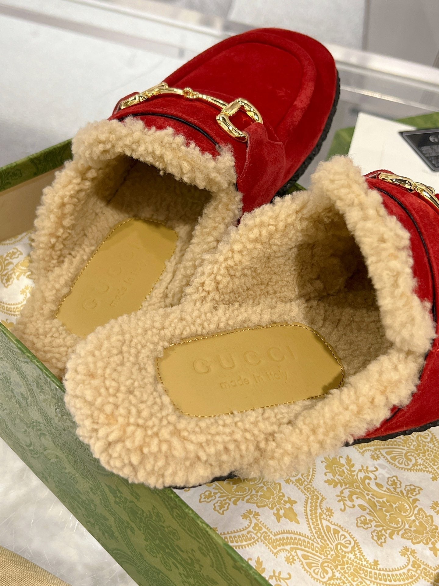 GUCCI HORSEBIT MULE IN RED SUEDE AND FLEECE LINING