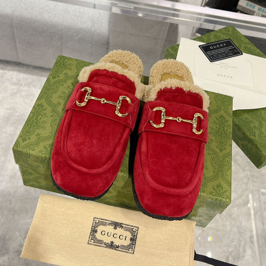 GUCCI HORSEBIT MULE IN RED SUEDE AND FLEECE LINING
