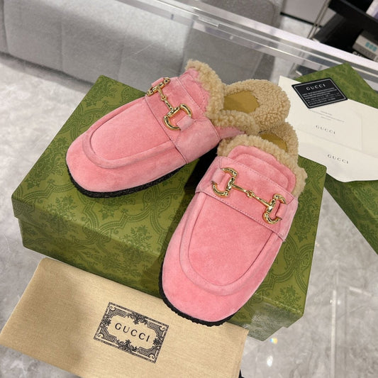 GUCCI HORSEBIT MULE IN SALMON PINK SUEDE AND FLEECE LINING