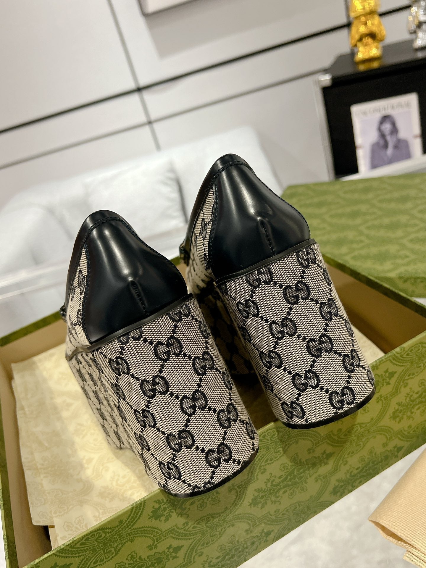 GUCCI HORSEBIT PLATFORM LOAFER BLACK CALFSKIN