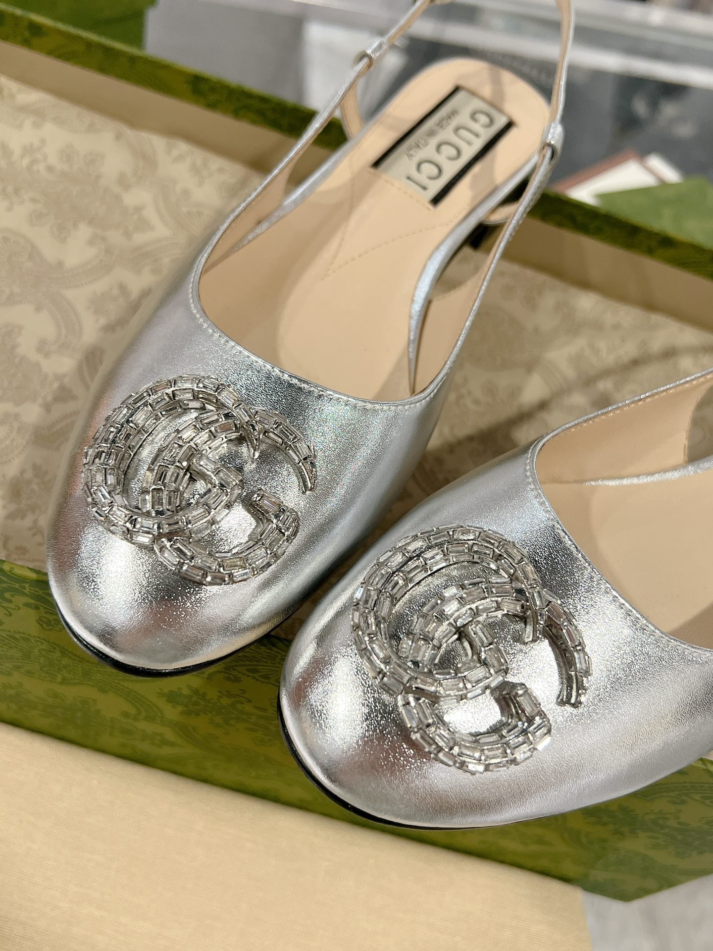 GUCCI METALIC SLINGBACK FLATS IN SILVER CALFSKIN
