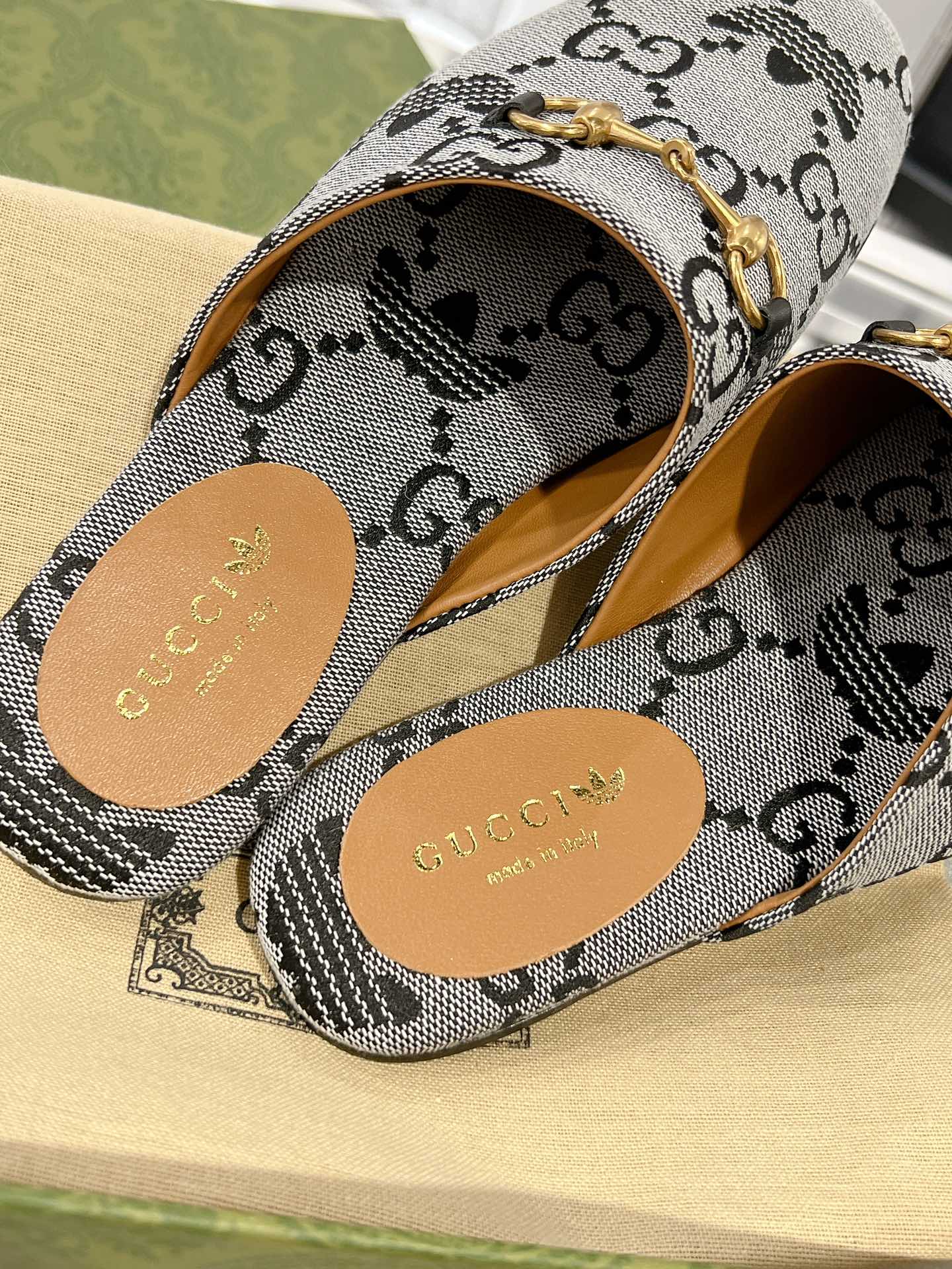 GUCCI & ADIDAS MULE HORSEBIT BUCKLE LIGHT GRAY CANVAS